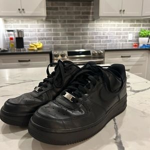 All black women nike Air Force 1